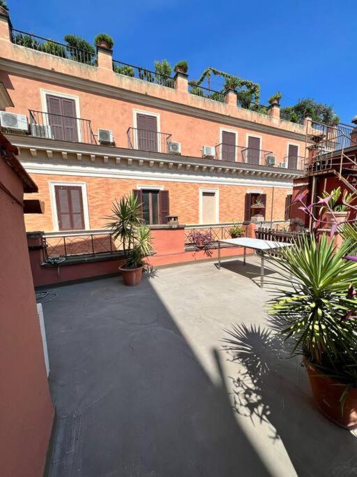 Campo De' Fiori Rooftop Apartment — Photos 1